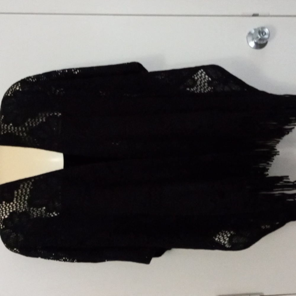 Elegant Black Floral  Lacy  Shawl